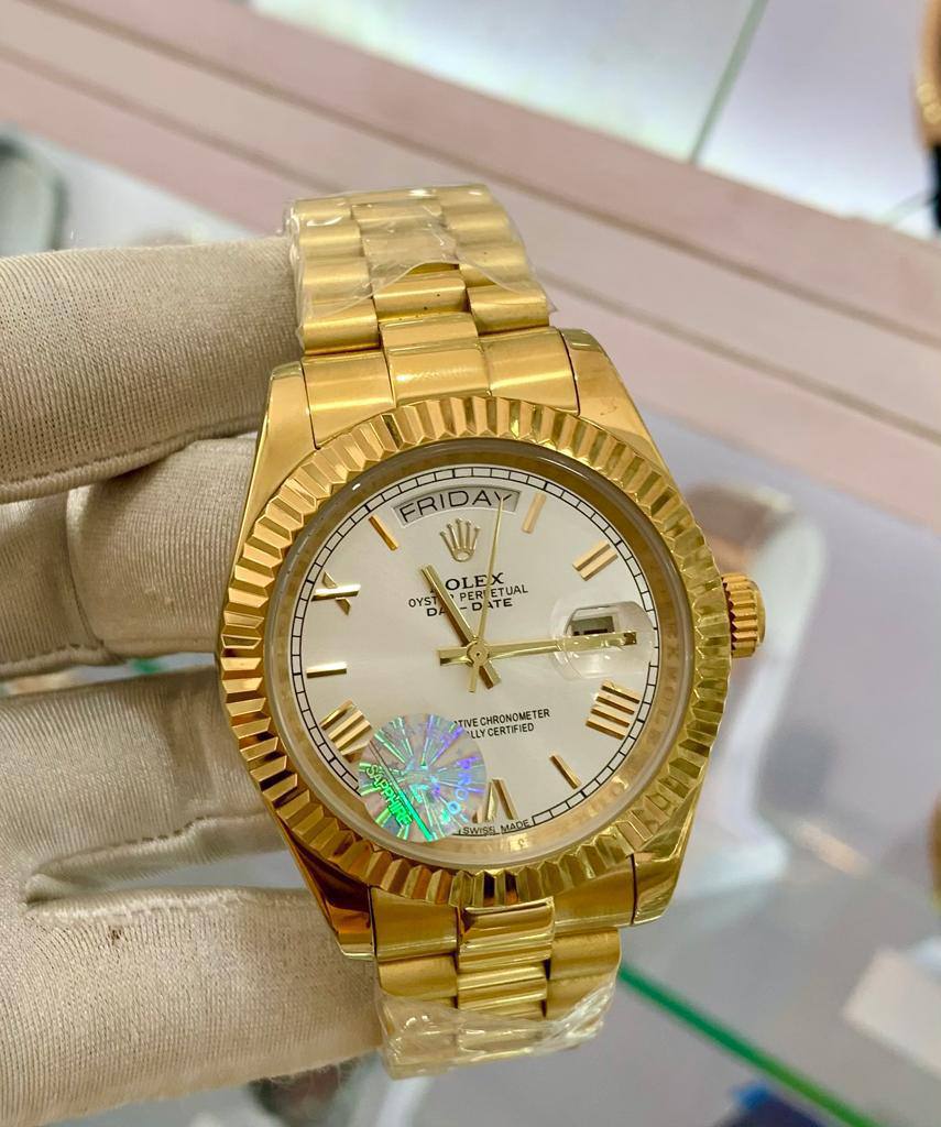 Luxury Rolex Day-Date Watch for Men - Image 3