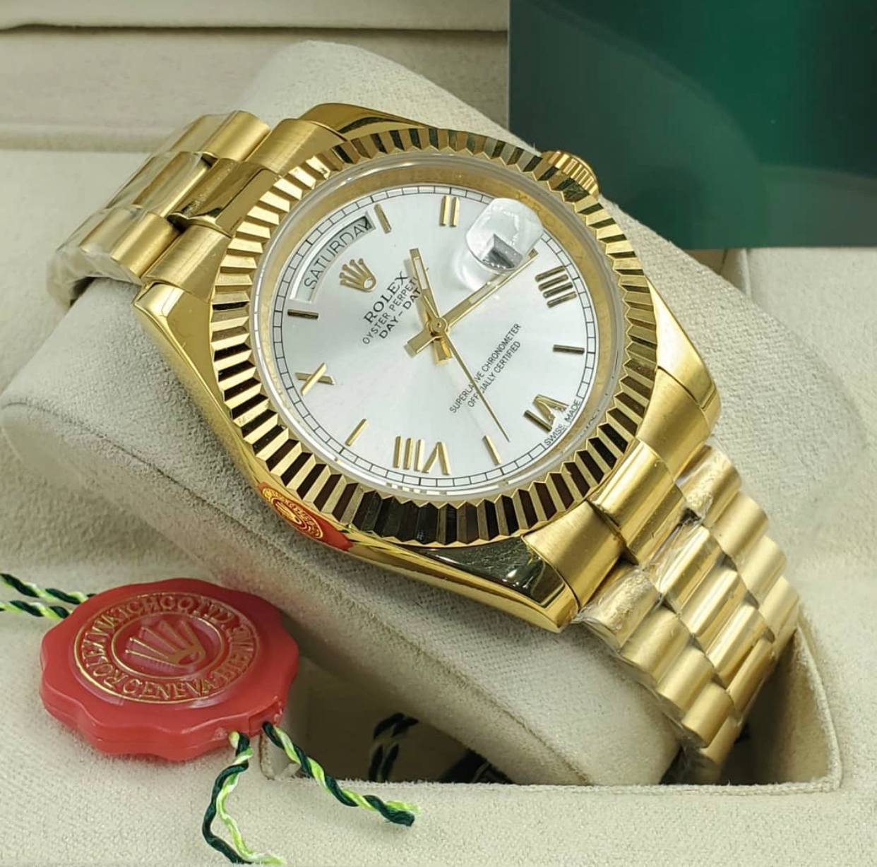 Luxury Rolex Day-Date Watch for Men - Image 4
